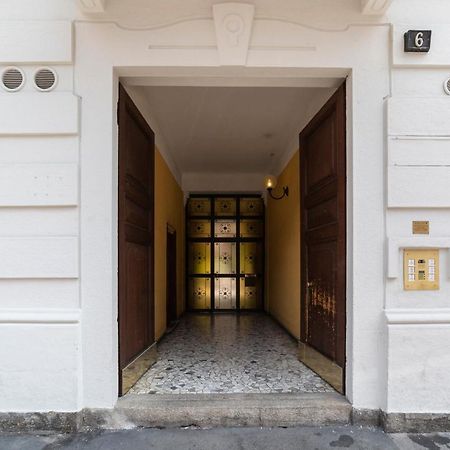 Porta Genova Balcony Apartment Милано Екстериор снимка